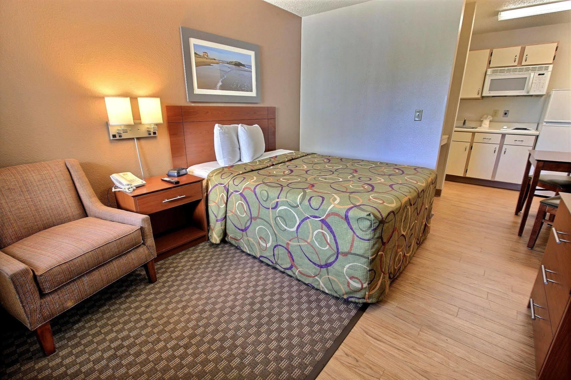 Intown Suites Extended Stay Chesapeake Va - I-64 Crossways Blvd Exterior photo